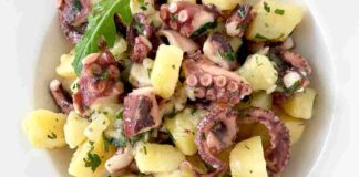Polpo all’insalata come da ristorante stellato. Ci aggiungo qualche patata ed ecco la cena di stasera Polpo all'insalata con patate. ricettasprint.it