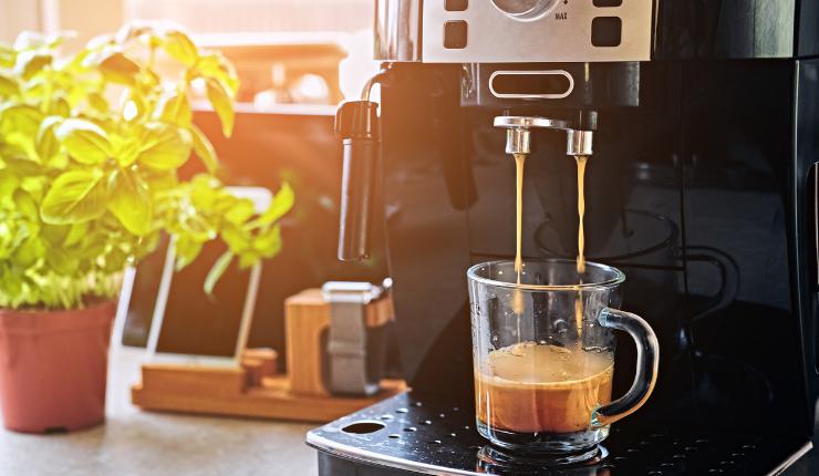 Pulire serbatoio macchina espressa caffè - Ricettasprint.it