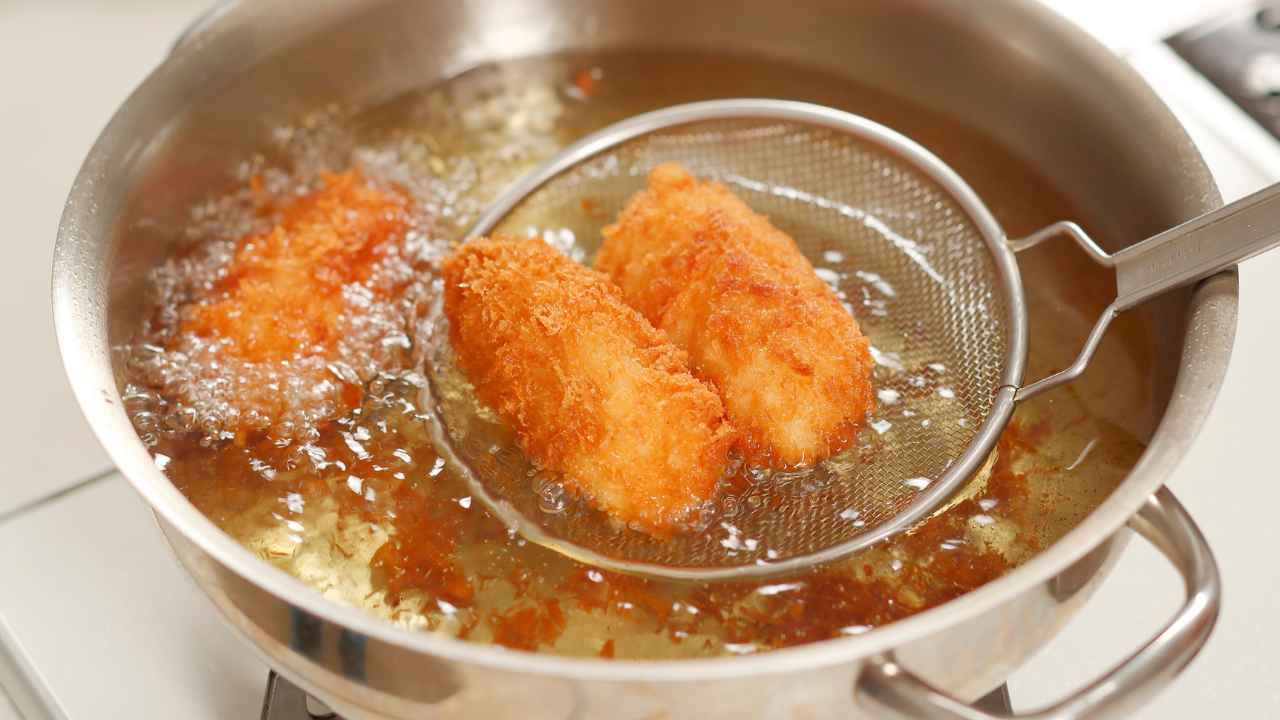 Quante volte usare lo stesso olio per la frittura - RicettaSprint