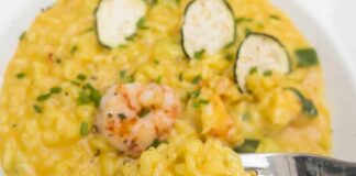 Un risotto estate inverno, solo questo con gamberetti e zucchine è sempre azzeccato Risotto gamberetti e zucchine. ricettasprint.it