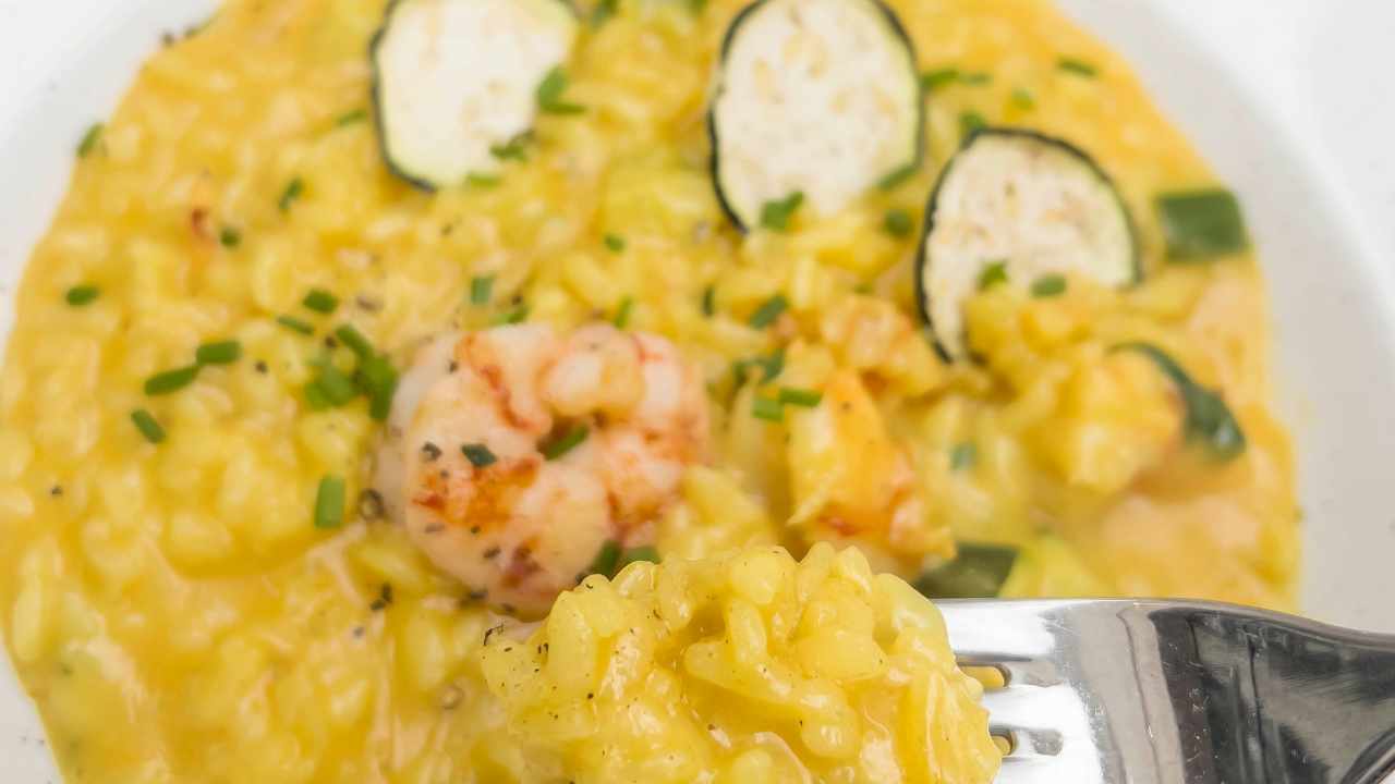 Risotto gamberetti e zucchine. ricettasprint.it