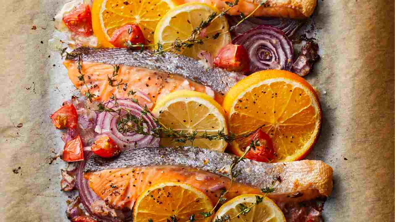 Salmone al forno agrumato - Ricettasprint.it