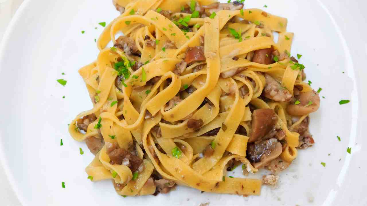 Tagliatelle ai funghi porcini. ricettasprint.it