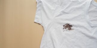 Togliere le macchie più difficili dal bucato non è più un’impresa, solo con questi rimedi non rovinerai i tessuti Togliere macchie dal bucato - Ricettasprint.it