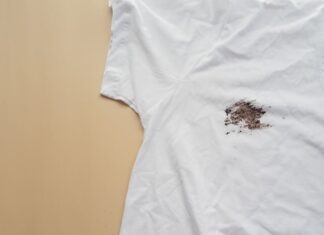 Togliere le macchie più difficili dal bucato non è più un’impresa, solo con questi rimedi non rovinerai i tessuti Togliere macchie dal bucato - Ricettasprint.it