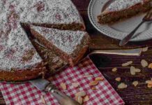 Torta caprese al cioccolato e mandorle, il peccato che vale la pena senza farina classica Torta caprese cioccolato e mandorle. ricettasprint.it