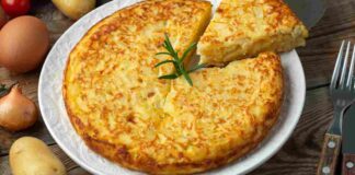 Torta filante con cipolle e patate. ricettasprint.it