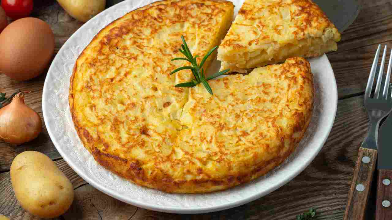 Torta filante con cipolle e patate. ricettasprint.it