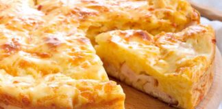 Torta salata rustica di patate con formaggio e prosciutto: morbidissima dentro, croccante fuori Torta salata rustica di patate con formaggio e prosciutto ricettasprint