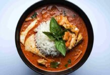 Pollo al curry cremoso con riso basmati, un viaggio esotico nel piatto