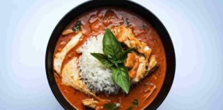 Pollo al curry cremoso con riso basmati, un viaggio esotico nel piatto