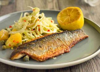 Un secondo di pesce diverso dal solito, con arancia e finocchi preparo il mio branzino branzino all'arancia e finocchi ricettasprint.it