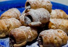 Pasticcera per un giorno, con questi cannoli al cioccolato li stendi tutti cannoli al cioccolato fatti in casa