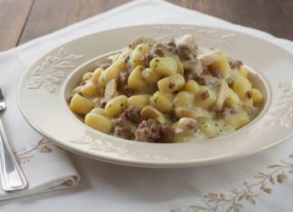 gnocchi con fonduta e salsiccia ricettasprint
