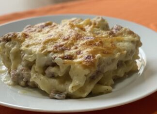 pasticcio di pasta cremoso con funghi e salsiccia ricettasprint