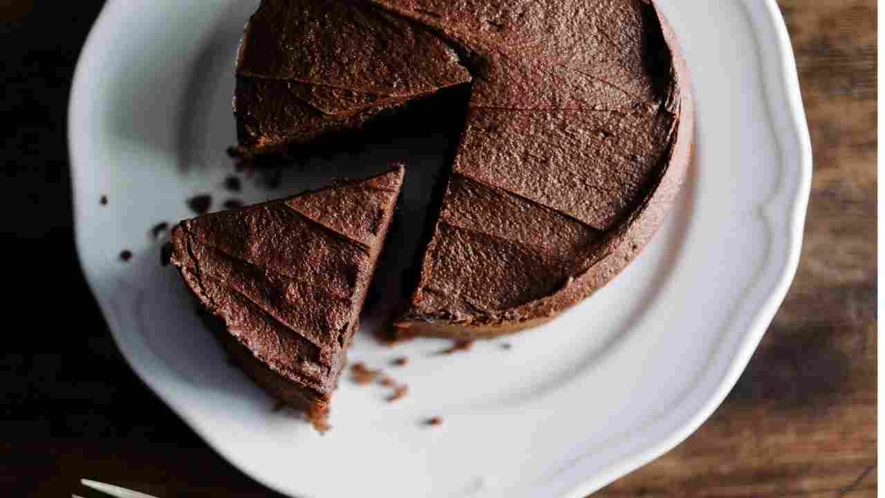 torta all'acqua con l'avena e col cioccolato, senza burro e uova ricettasprint.it