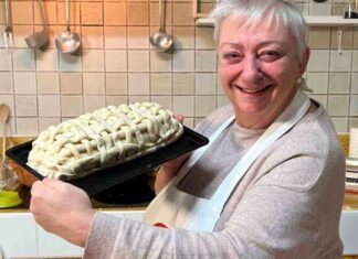 Polpettone di Alessandra Spisni, la ricetta perfetta per stupire tutti a Natale: una vera bomba! Alessandra Spisni ricetta Polpettone in crosta natale - RicettaSprint
