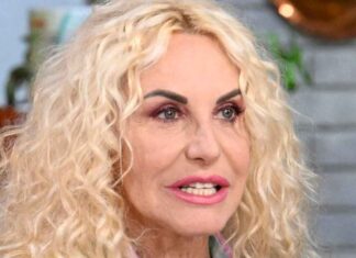 Antonella Clerici, cuore spezzato dall’addio: “Ci starà guardando…” Antonella Clerici cuore spezza addio - RicettaSprint