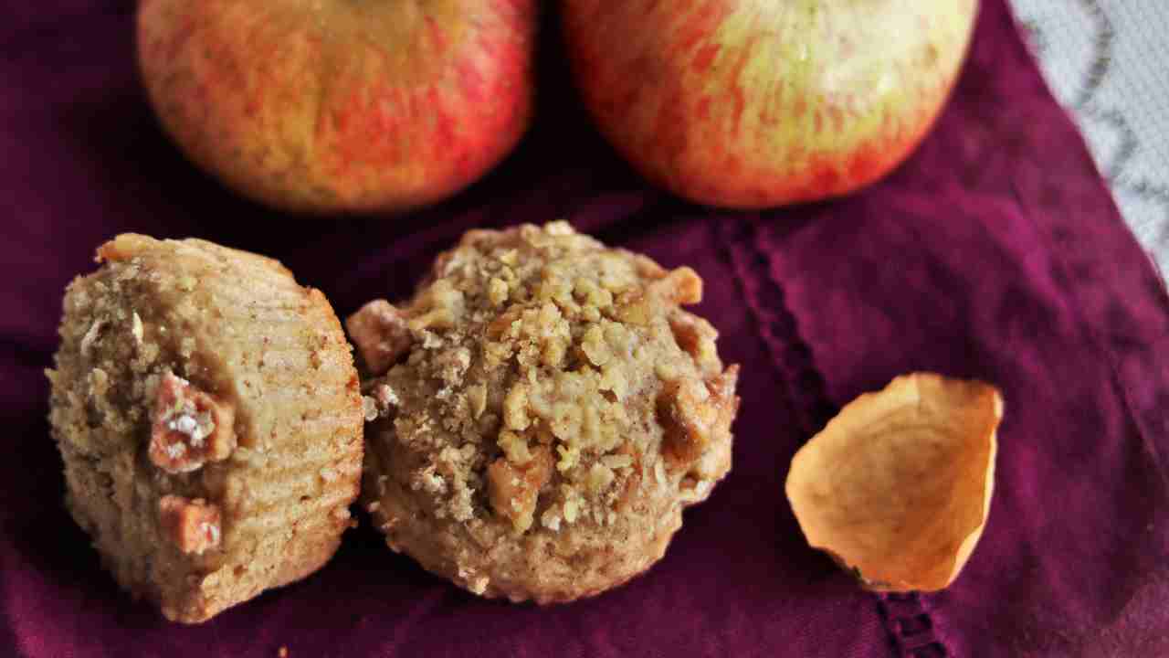 Biscotti brutti ma buoni alle mele e noci ricettasprint.it