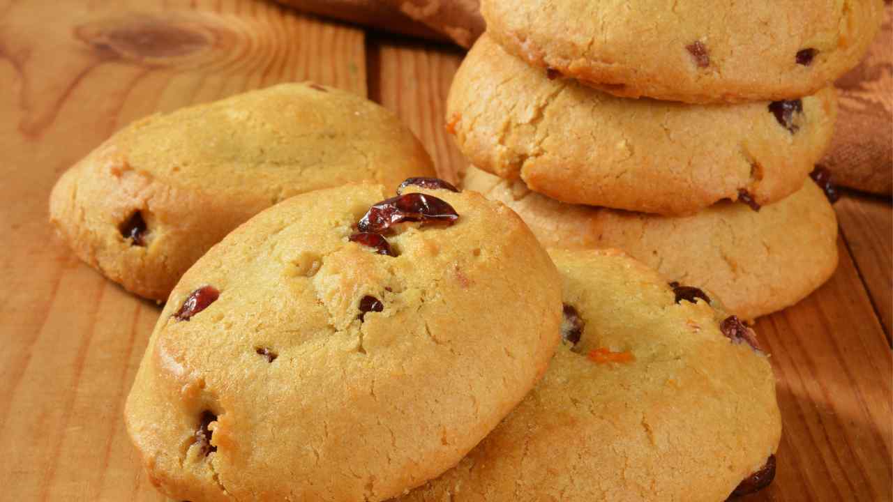 Biscotti mirtilli e panna - Ricettasprint.it