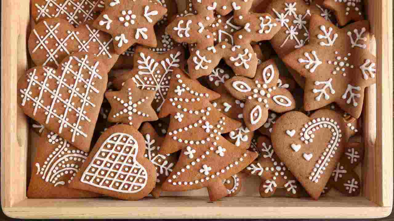 Biscotti natalizi alla cannella - Ricettasprint.it