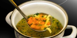 Brodo di verdure in vista del Natale, trovare la ricetta giusta non è facile, ma questa è un asso nella manica Brodo di verdure da fare a Natale - RicettaSprint