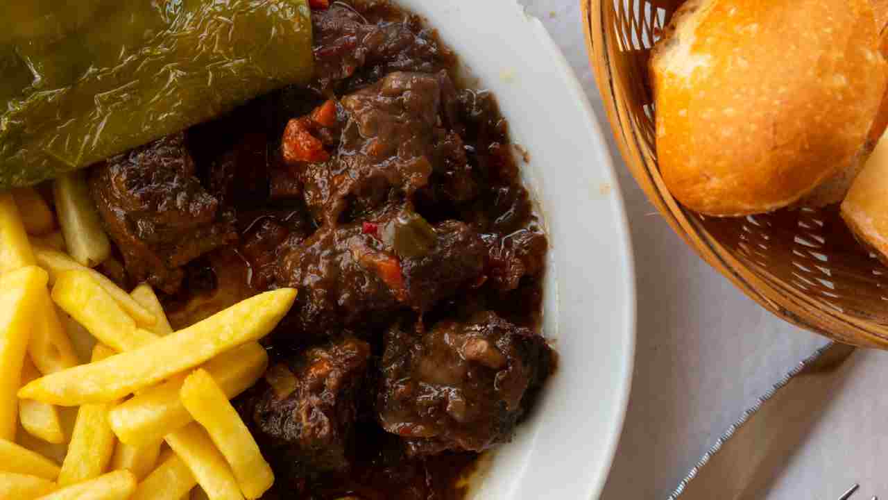 spezzatino di vitello al vino rosso e cioccolato fondente ricettasprint.it