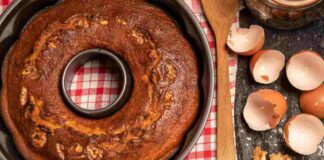 Sembra la solita ciambella bicolore, ma è molto di più, ti dico solo che la faccio anche a Natale Ciambella bicolore con noci- Ricettasprint.it