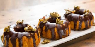 Ciambelline morbidissime alla zucca e cioccolato, vanno subito a ruba a casa mia, sono una tentazione Ciambelline morbidissime alla zucca e cioccolato - Ricettasprint.it