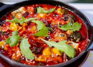 Ciambotta rustica a modo mio, tanta bontà in una sola portata, la faccio in un attimo Ciambotta con salsiccia - Ricettasprint.it