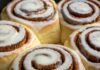 Tutti credono di saper fare i Cinnamon Rolls, ma se li vuoi perfetti come quelli della pasticceria c’è un segreto da non perdere Cinnamon Rolls - Ricettasprint.it