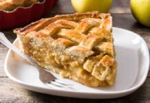 Non solo per la colazione: la crostata mele e amaretti diventa il dessert natalizio più amato Crostata alle mele e amaretti - Ricettasprint.it