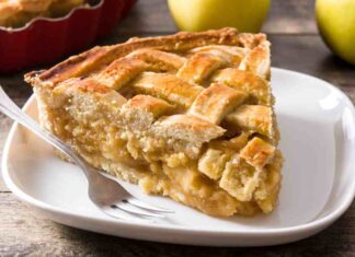 Non solo per la colazione: la crostata mele e amaretti diventa il dessert natalizio più amato Crostata alle mele e amaretti - Ricettasprint.it