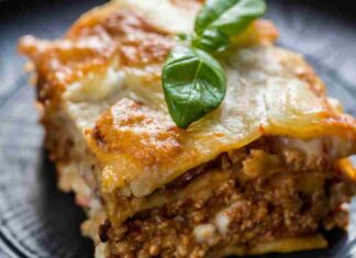 La mia lasagna bianca, salsicca, funghi e parmigiano. Un primo da cenone La mia lasagna bianca, salsicca, funghi e parmigiano ricettasprint.it