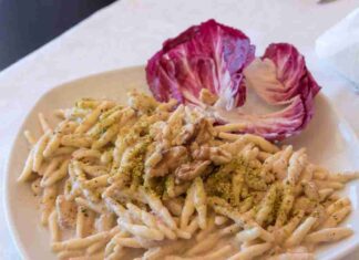 L’autunno è la stagione dei radicchio, usiamolo per condire la pasta: che spettacolo Pasta con il radicchio