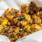 Patate, prezzemolo, sale e olio, il contorno perfetto in friggitrice ad aria Patate e prezzemolo, sale olio in friggitrice ad aria - RicettaSprint