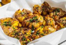 Patate, prezzemolo, sale e olio, il contorno perfetto in friggitrice ad aria Patate e prezzemolo, sale olio in friggitrice ad aria - RicettaSprint