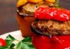 Il piatto della domenica? Polpette nei peperoni: buoni da leccarsi i baffi Peperoni ripieni di polpette - Ricettasprint.it