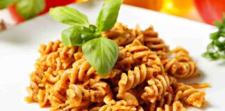 Cremoso e goloso, oggi la pasta va con il pesto di radicchio: che sorpresa Pesto di radicchio