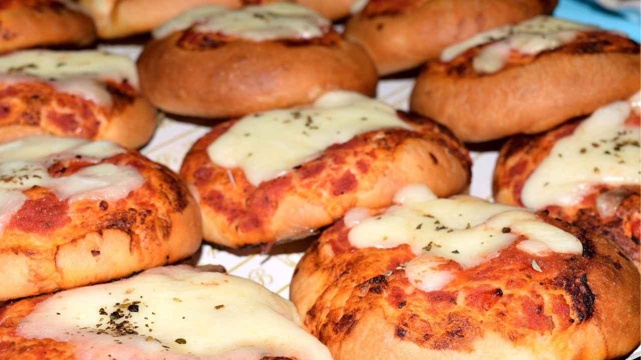 Pizzette antipasto Natale conservare impasto - RicettaSprint