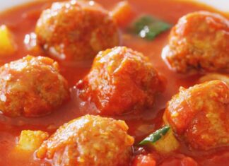 Polpette con la salsa della nonna, ma prima le devi friggere - RicettaSprint