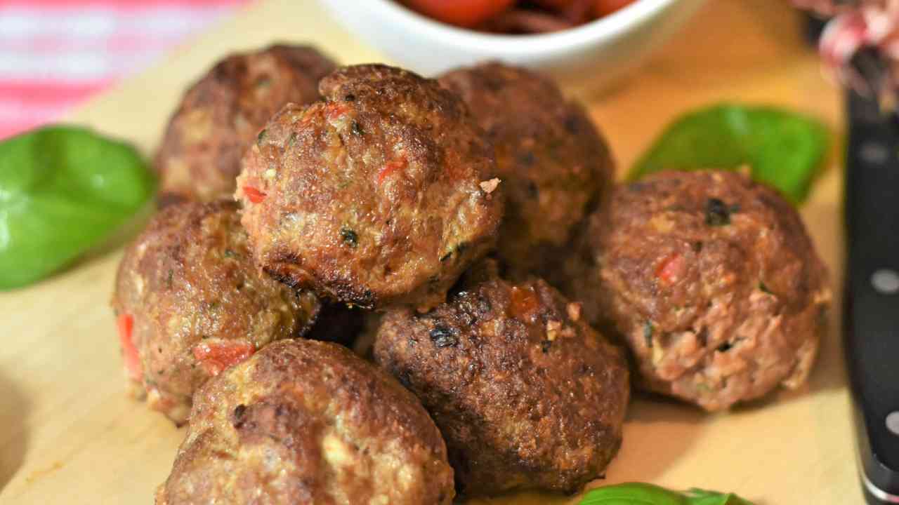 Polpette di alici e pomodori secchi - Ricettasprint.it