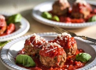 Le mie polpette di carne al sugo sono leggere, diverse e morbidissime, non si rompono, il segreto è questo! Polpette di pollo e tacchino al sugo - Ricettasprint.it