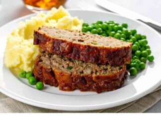 Non è salsiccia e friarielli, ma un polpettone da urlo: vedrai che sorpresa Polpettone con bietole e salsicce