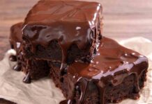 Solo 2 ingredienti per i quadrotti al cioccolato: morbidi, deliziosi è impossibile resistere Quadrotti al cioccolato 2 ingredienti - Ricettasprint.it