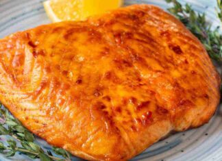 Salmone al cartoccio alla senape, questo davvero sembra uscito da un ristorante eppure non metti su una padella Salmone al cartoccio alla senape ricettasprint