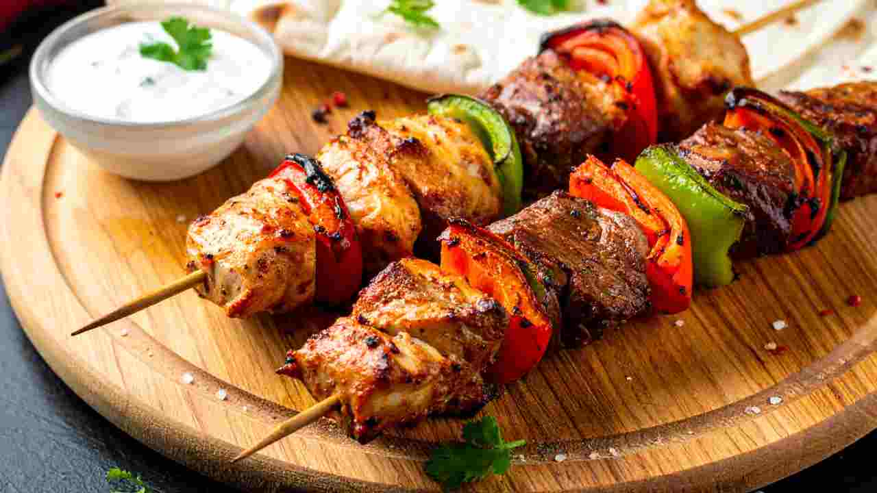 Spiedini di pollo alla paprika . ricettasprint.it