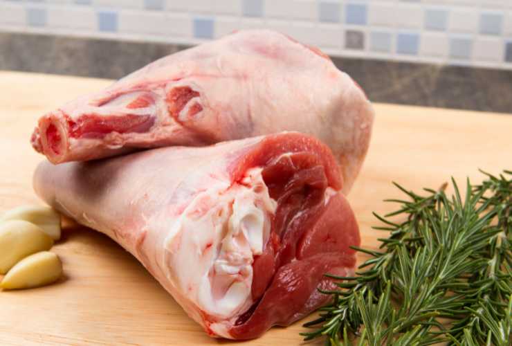 Stinco di maiale speziato con patate - RicettaSprint