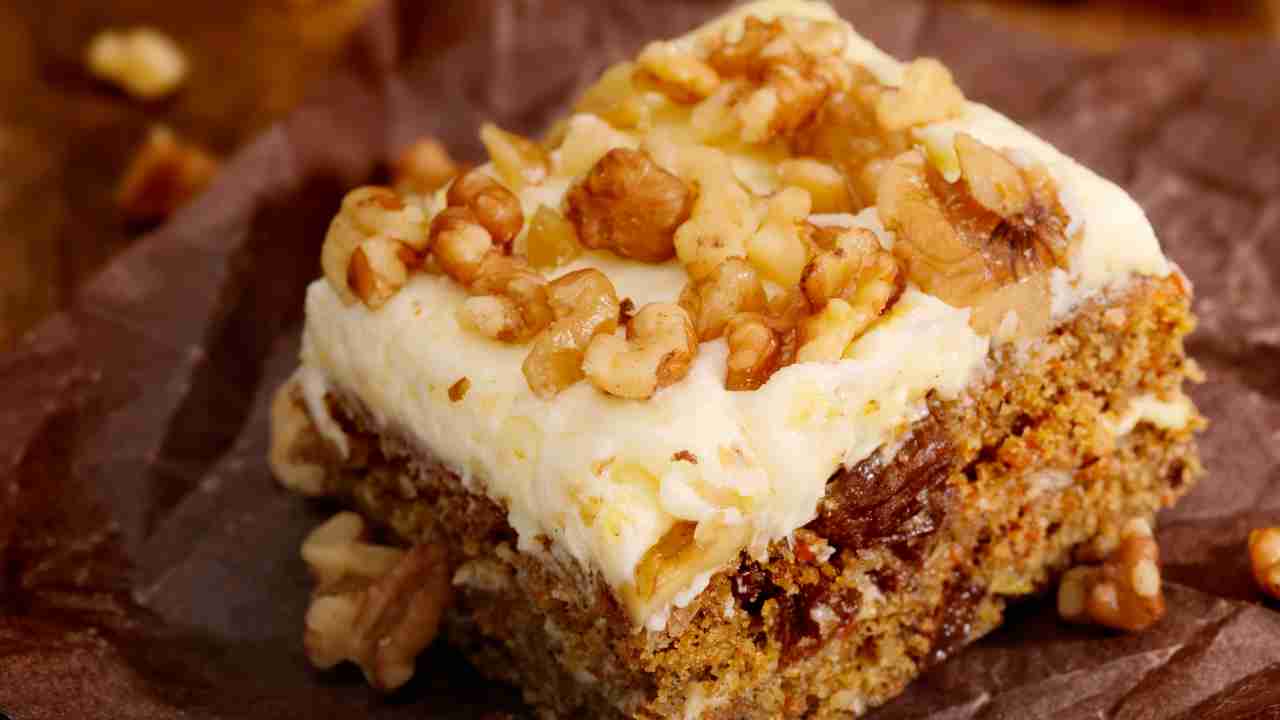 Torta con carote e mandorle