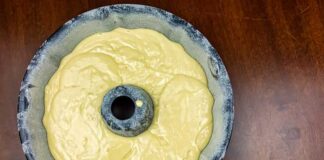 Torta con uva e ricotta fresca,